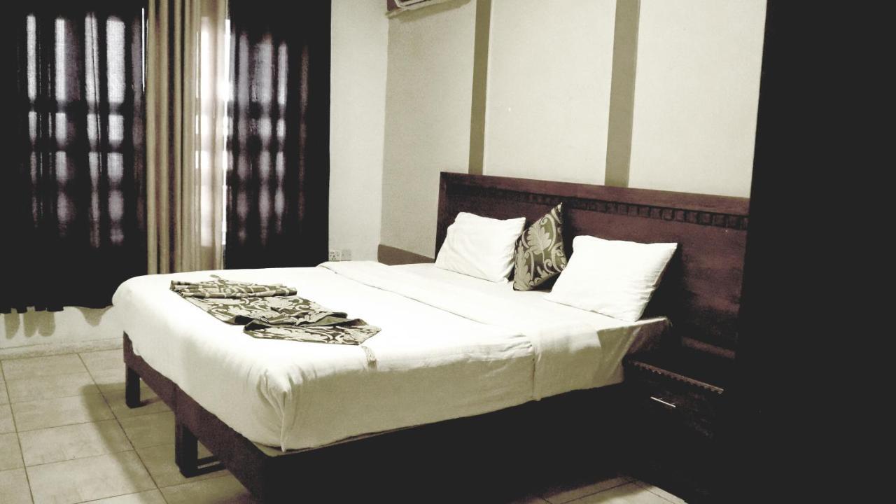 Al Fawanes Hotel Apartments Амман Экстерьер фото
