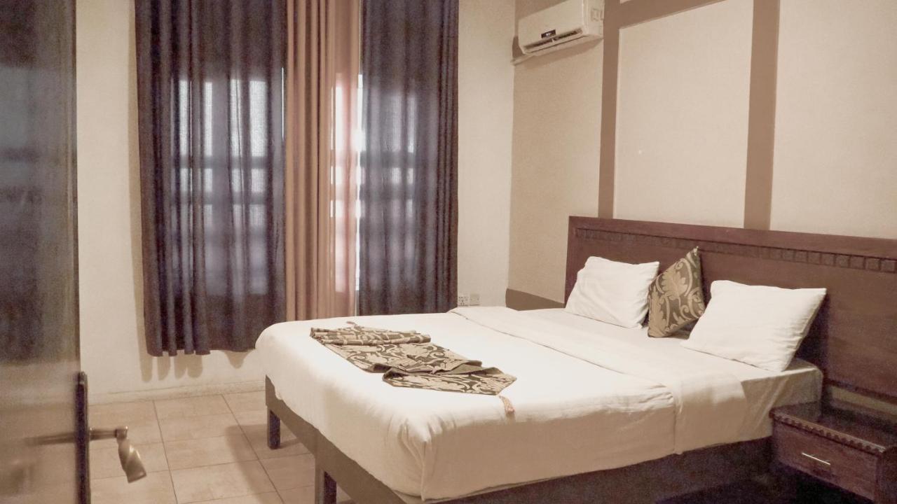 Al Fawanes Hotel Apartments Амман Экстерьер фото