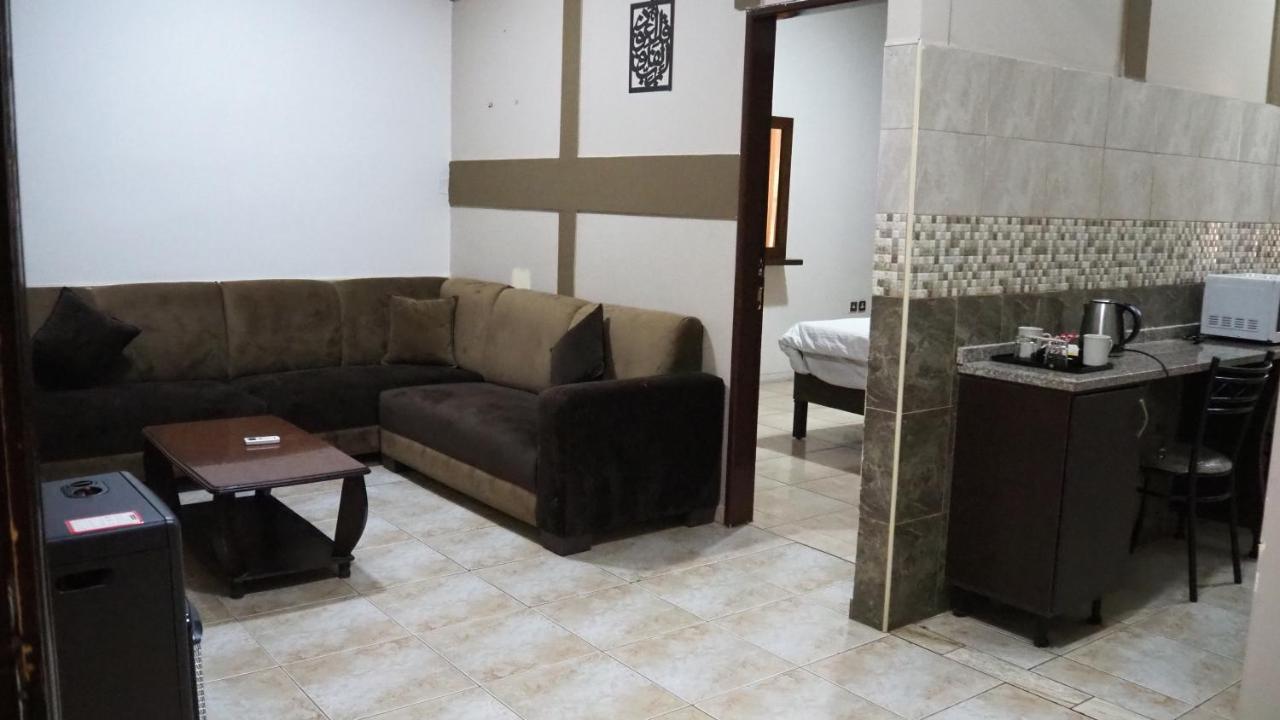 Al Fawanes Hotel Apartments Амман Экстерьер фото