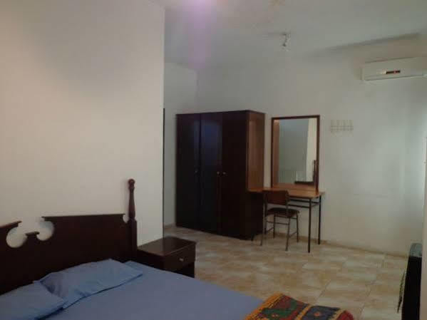 Al Fawanes Hotel Apartments Амман Экстерьер фото